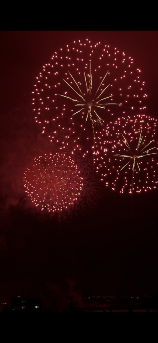 夜空を彩る花火